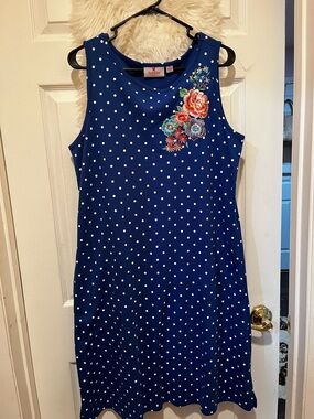 Quacker Factory Blue Polka Dot Top with Floral Logo
